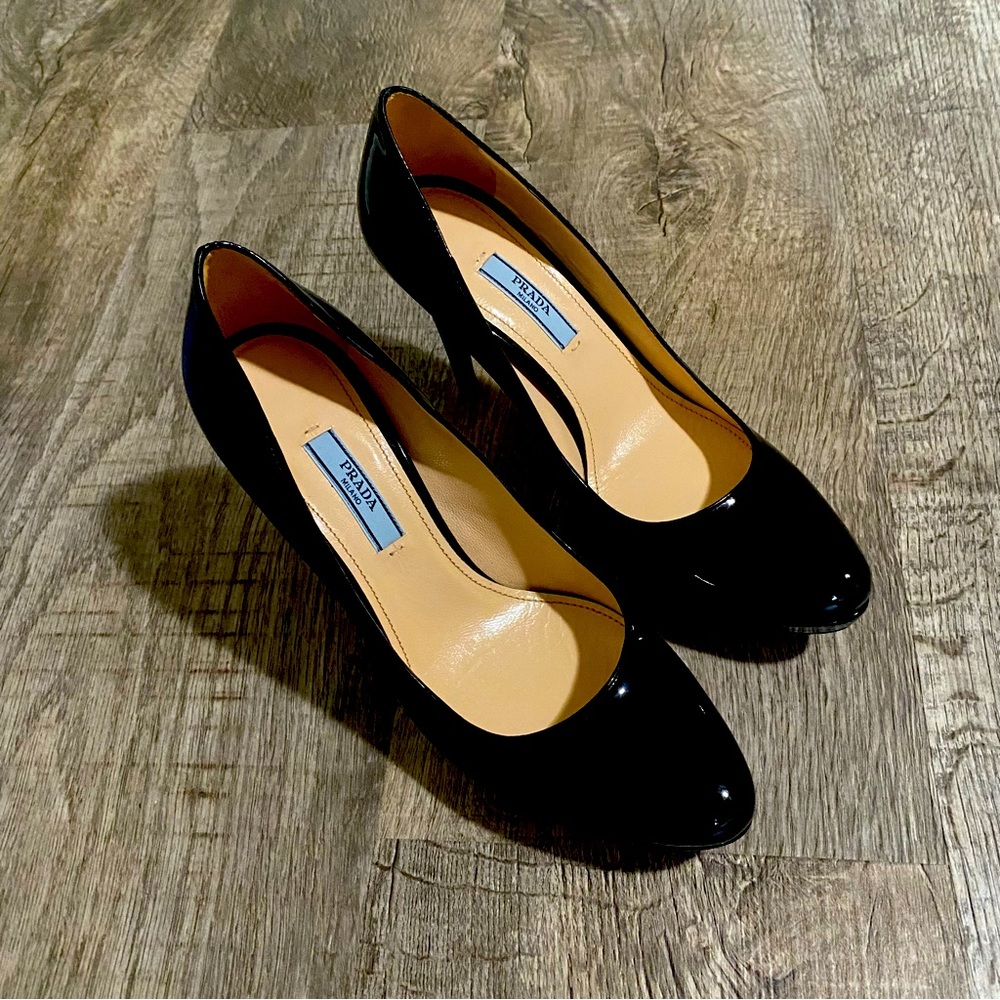 Prada Black Patent Leather Rounded Toe Pumps Size 37 1/2